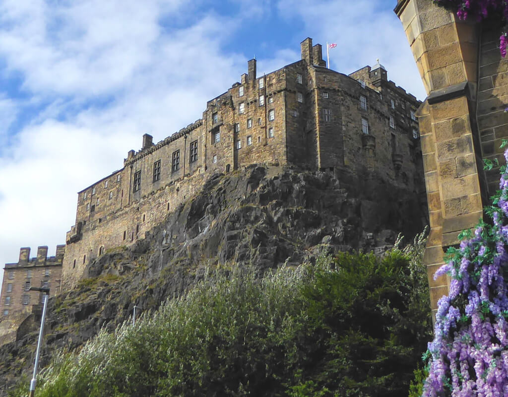 A photograph of Edinburgh in the sunshine